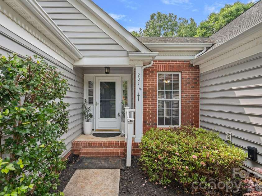 207 Kilborne Road, Mooresville, NC 28117.  MLS# CAR4373290, YatesRealty ID 23944. 