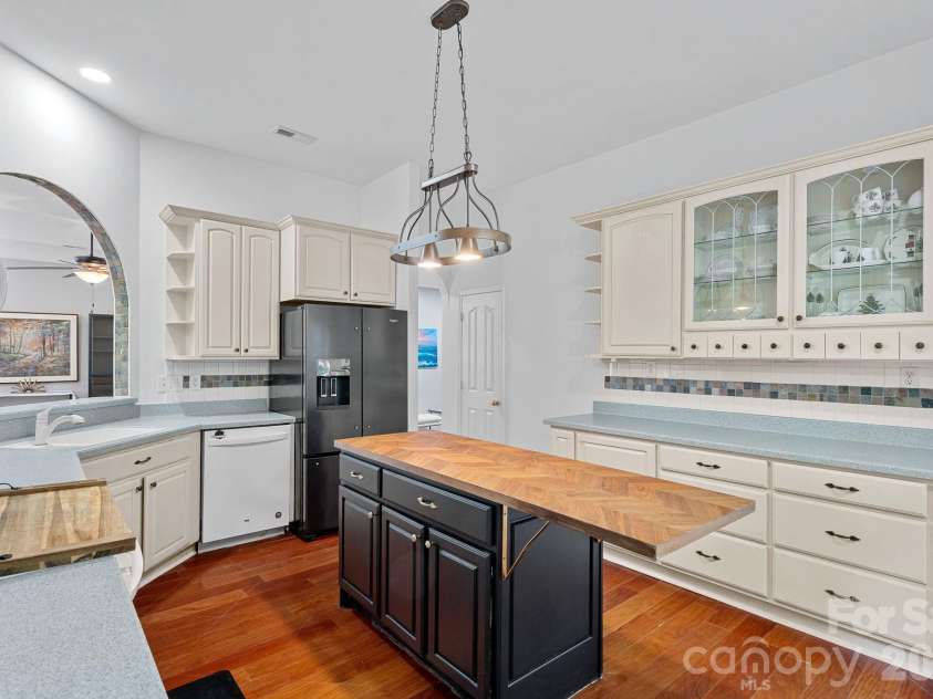 207 Kilborne Road, Mooresville, NC 28117.  MLS# CAR4373290, YatesRealty ID 23944. Kitchen