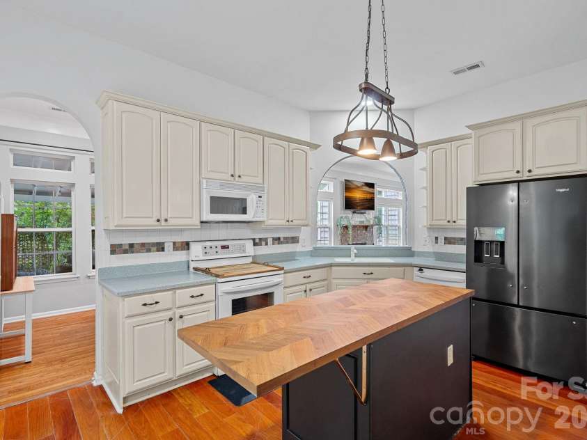 207 Kilborne Road, Mooresville, NC 28117.  MLS# CAR4373290, YatesRealty ID 23944. Kitchen