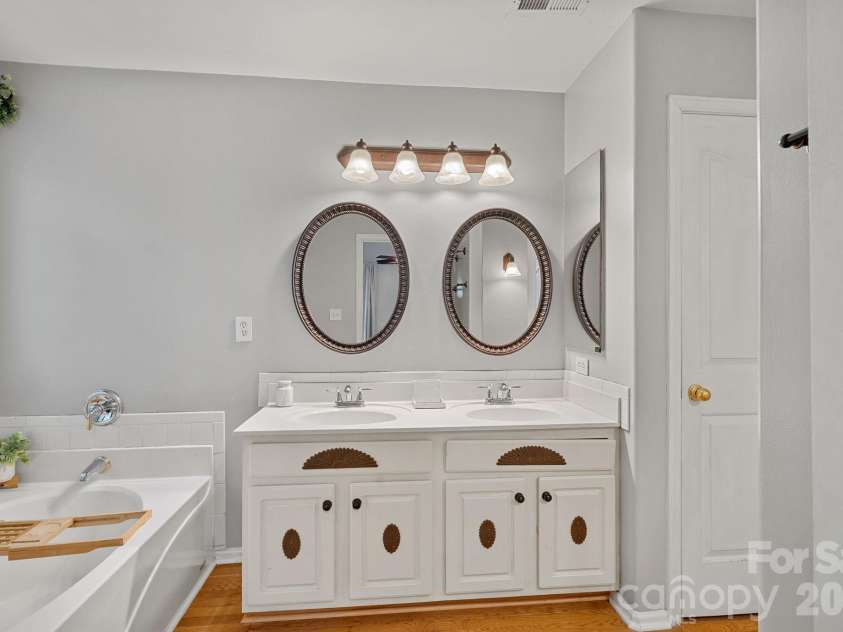 207 Kilborne Road, Mooresville, NC 28117.  MLS# CAR4373290, YatesRealty ID 23944. Primary Bathroom
