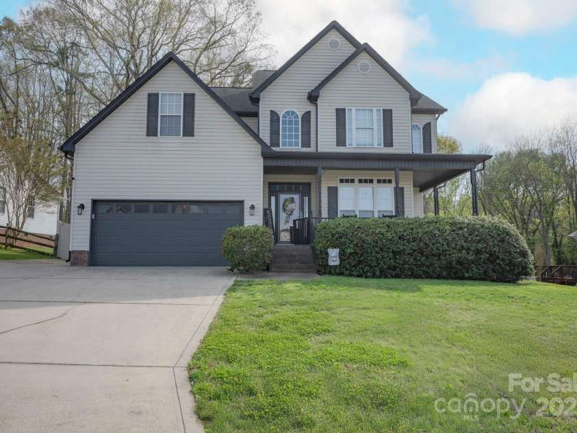 908 Carole Summey Drive, Dallas, NC 28034.  MLS# CAR4245869, YatesRealty ID 23944. 
