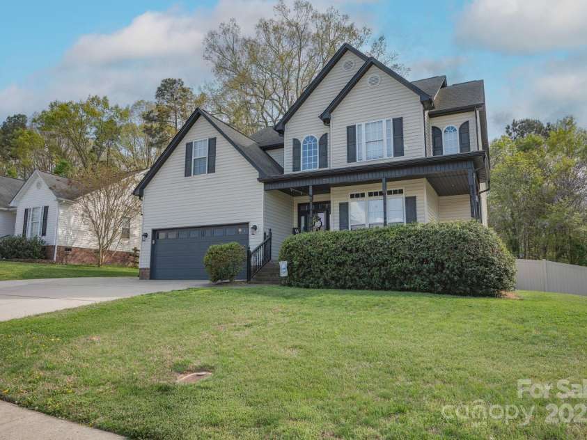 908 Carole Summey Drive, Dallas, NC 28034.  MLS# CAR4245869, YatesRealty ID 23944. 