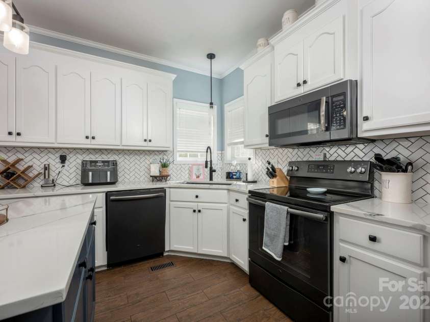 908 Carole Summey Drive, Dallas, NC 28034.  MLS# CAR4245869, YatesRealty ID 23944. 