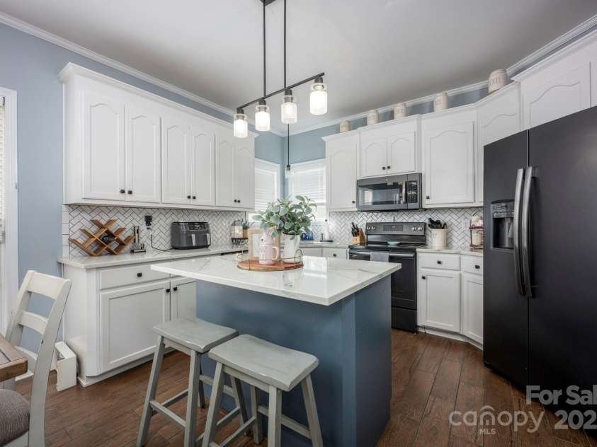 908 Carole Summey Drive, Dallas, NC 28034.  MLS# CAR4245869, YatesRealty ID 23944. 
