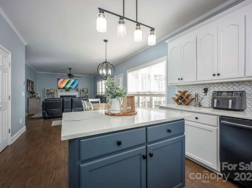 908 Carole Summey Drive, Dallas, NC 28034.  MLS# CAR4245869, YatesRealty ID 23944. 