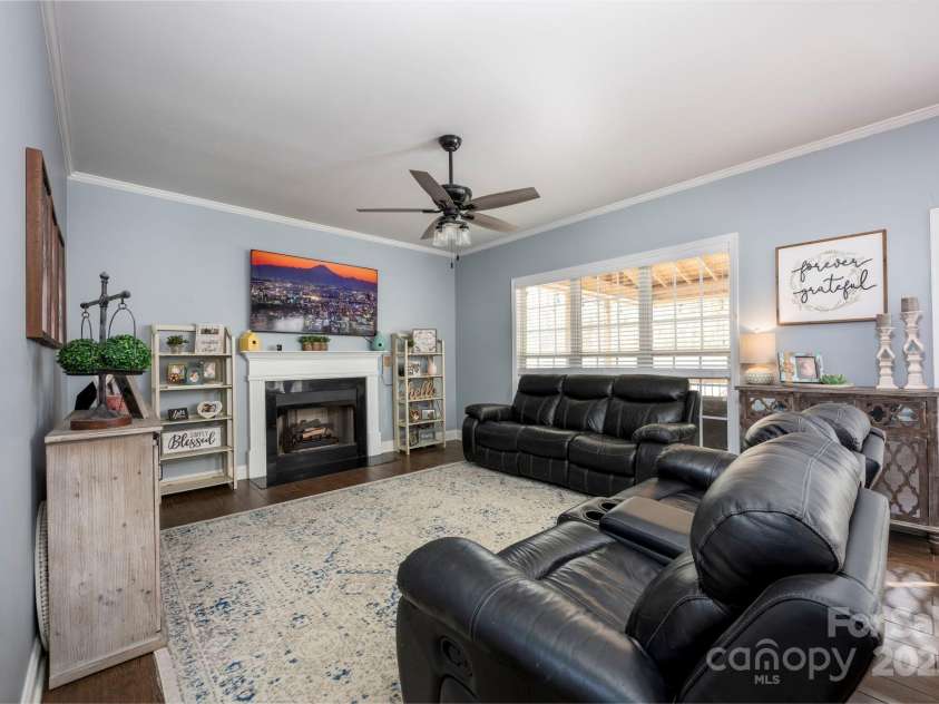908 Carole Summey Drive, Dallas, NC 28034.  MLS# CAR4245869, YatesRealty ID 23944. 
