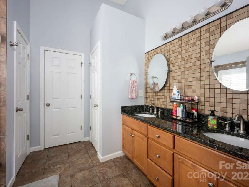 908 Carole Summey Drive, Dallas, NC 28034.  MLS# CAR4245869, YatesRealty ID 23944. 