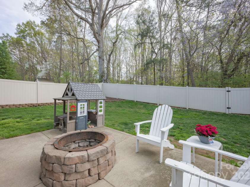 908 Carole Summey Drive, Dallas, NC 28034.  MLS# CAR4245869, YatesRealty ID 23944. 