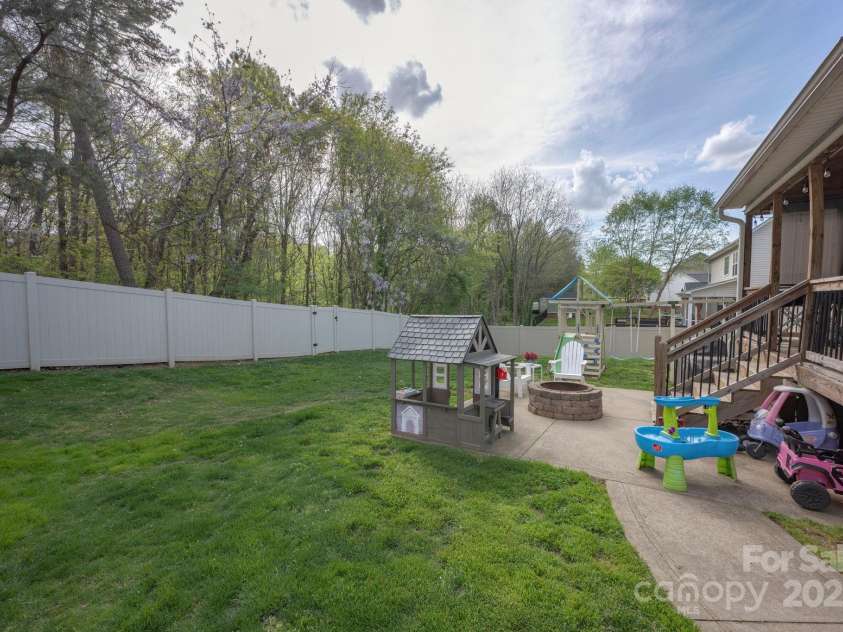 908 Carole Summey Drive, Dallas, NC 28034.  MLS# CAR4245869, YatesRealty ID 23944. 