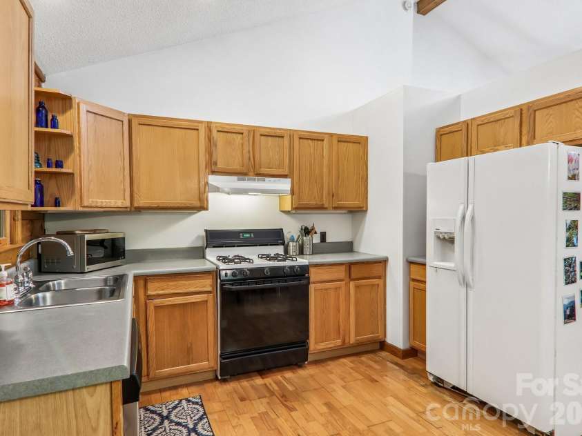 152 Trails End Lane, Maggie Valley, NC 28751.  MLS# CAR4380988, YatesRealty ID 23946. 
