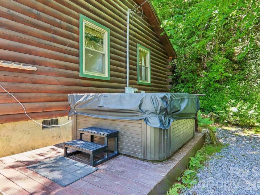 152 Trails End Lane, Maggie Valley, NC 28751.  MLS# CAR4380988, YatesRealty ID 23946. 