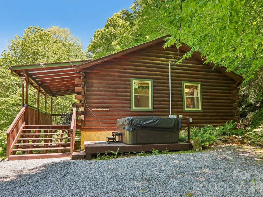 152 Trails End Lane, Maggie Valley, NC 28751.  MLS# CAR4380988, YatesRealty ID 23946. 
