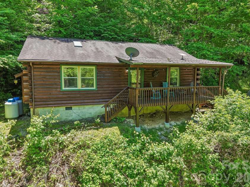 152 Trails End Lane, Maggie Valley, NC 28751.  MLS# CAR4380988, YatesRealty ID 23946. 