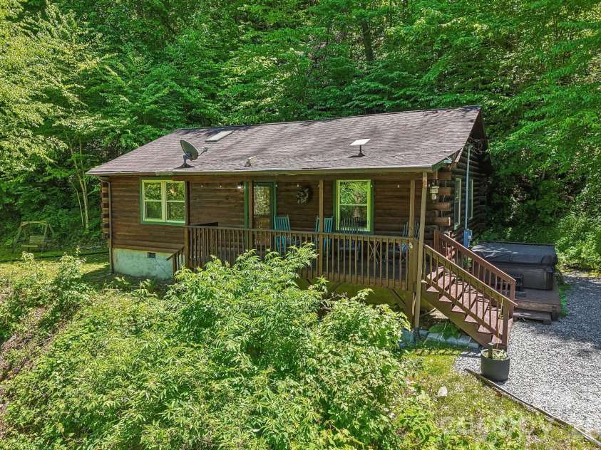 152 Trails End Lane, Maggie Valley, NC 28751.  MLS# CAR4380988, YatesRealty ID 23946. 