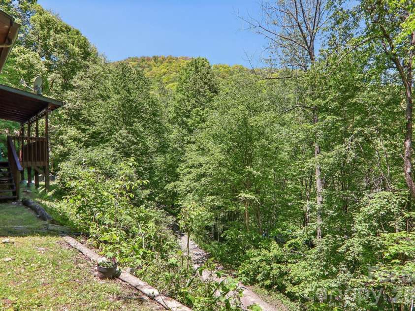 152 Trails End Lane, Maggie Valley, NC 28751.  MLS# CAR4380988, YatesRealty ID 23946. 