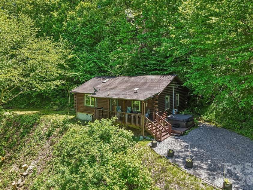 152 Trails End Lane, Maggie Valley, NC 28751.  MLS# CAR4380988, YatesRealty ID 23946. 
