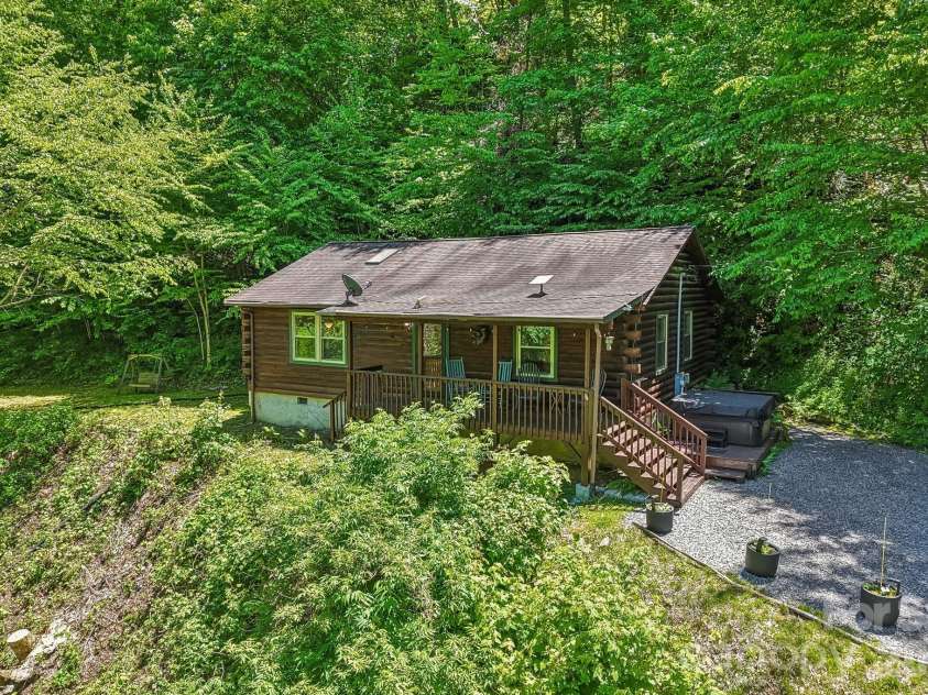 152 Trails End Lane, Maggie Valley, NC 28751.  MLS# CAR4380988, YatesRealty ID 23946. 