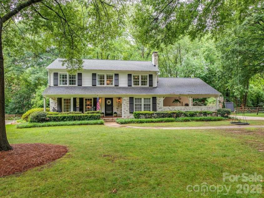 2535 Valencia Terrace, Charlotte, NC 28226.  MLS# CAR4378547, YatesRealty ID 23948. 