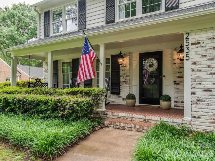 2535 Valencia Terrace, Charlotte, NC 28226.  MLS# CAR4378547, YatesRealty ID 23948. 