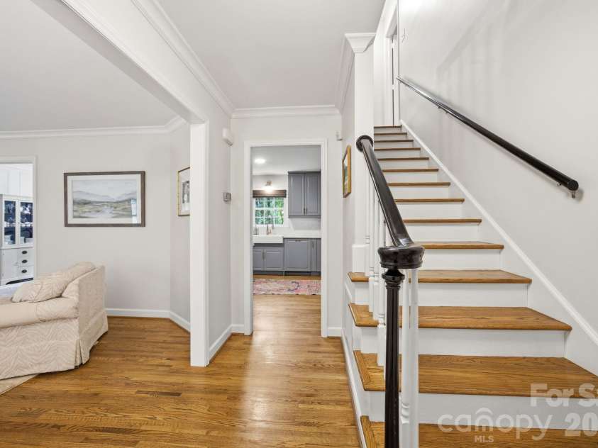 2535 Valencia Terrace, Charlotte, NC 28226.  MLS# CAR4378547, YatesRealty ID 23948. 