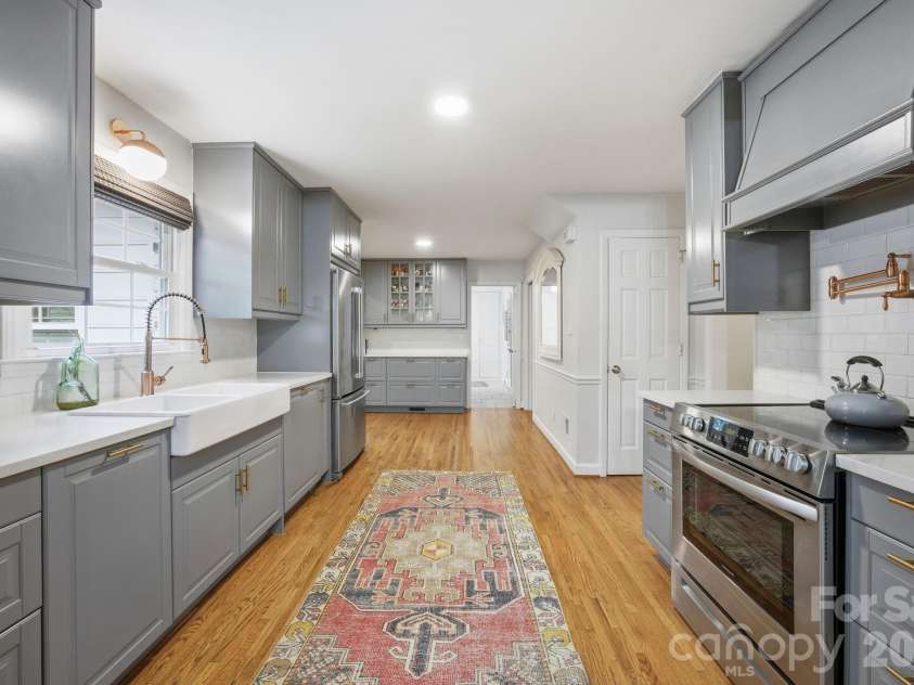 2535 Valencia Terrace, Charlotte, NC 28226.  MLS# CAR4378547, YatesRealty ID 23948. 