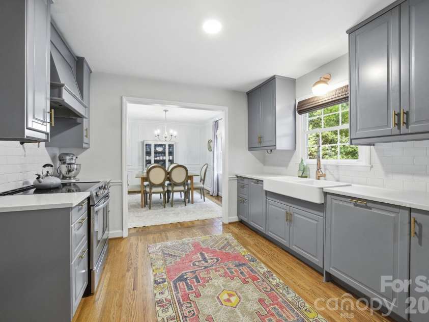 2535 Valencia Terrace, Charlotte, NC 28226.  MLS# CAR4378547, YatesRealty ID 23948. 