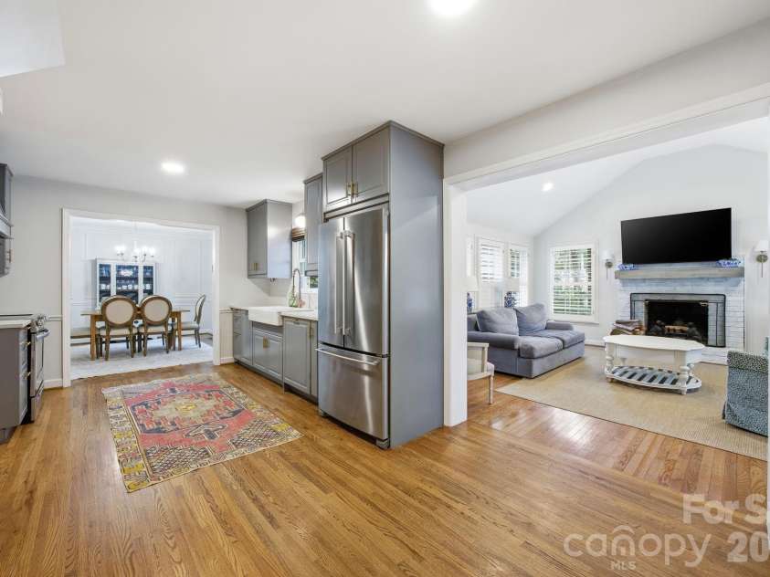 2535 Valencia Terrace, Charlotte, NC 28226.  MLS# CAR4378547, YatesRealty ID 23948. 