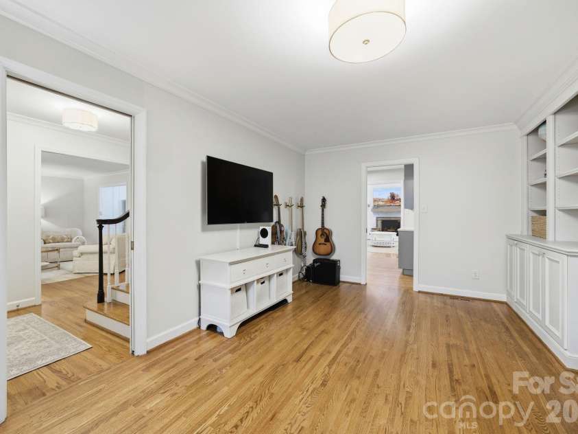 2535 Valencia Terrace, Charlotte, NC 28226.  MLS# CAR4378547, YatesRealty ID 23948. 