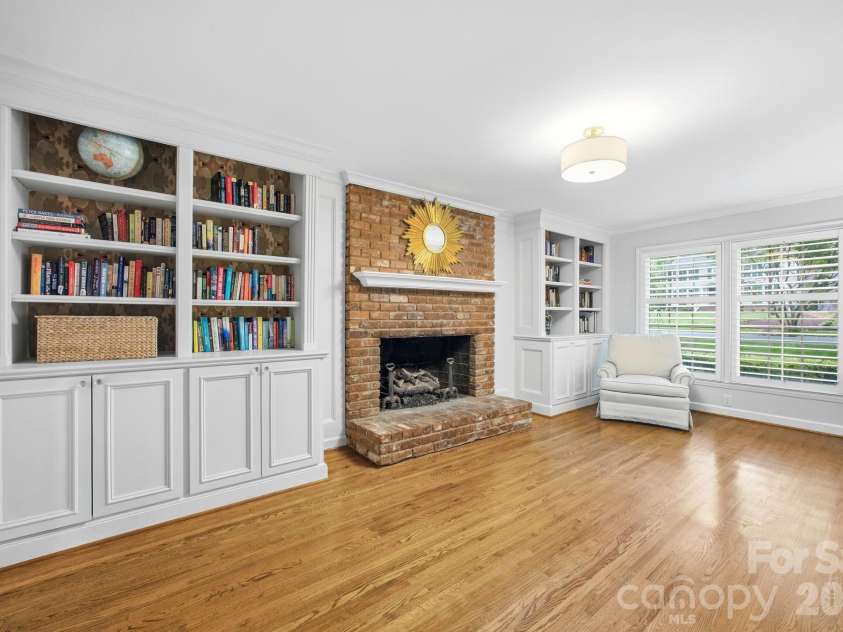 2535 Valencia Terrace, Charlotte, NC 28226.  MLS# CAR4378547, YatesRealty ID 23948. 