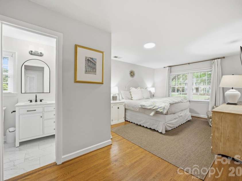 2535 Valencia Terrace, Charlotte, NC 28226.  MLS# CAR4378547, YatesRealty ID 23948. 