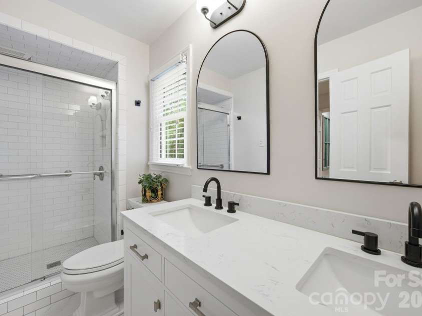 2535 Valencia Terrace, Charlotte, NC 28226.  MLS# CAR4378547, YatesRealty ID 23948. 