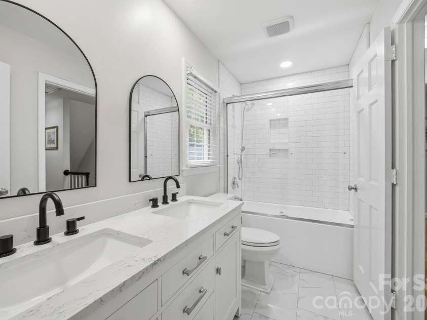 2535 Valencia Terrace, Charlotte, NC 28226.  MLS# CAR4378547, YatesRealty ID 23948. 