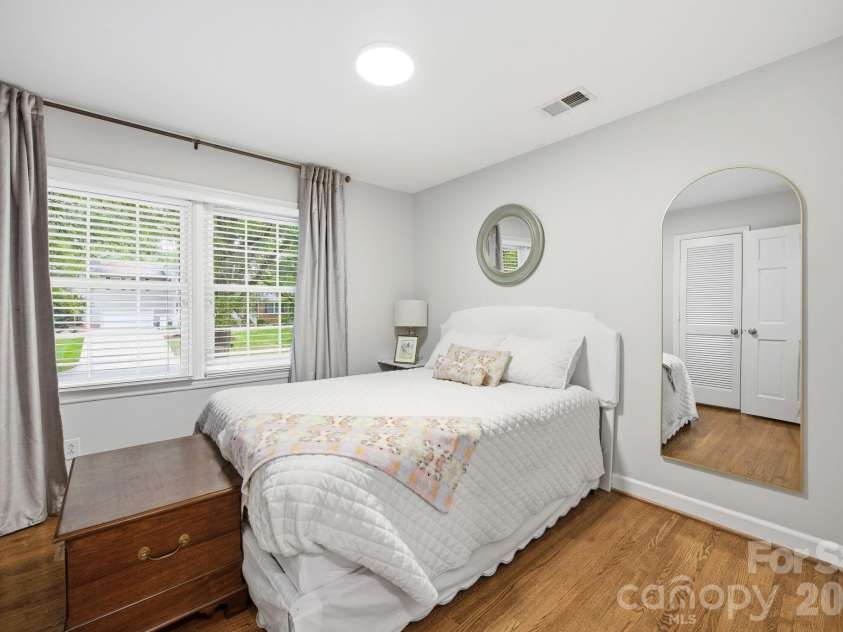 2535 Valencia Terrace, Charlotte, NC 28226.  MLS# CAR4378547, YatesRealty ID 23948. 