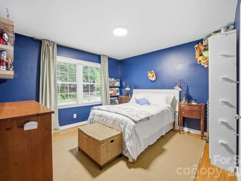 2535 Valencia Terrace, Charlotte, NC 28226.  MLS# CAR4378547, YatesRealty ID 23948. 