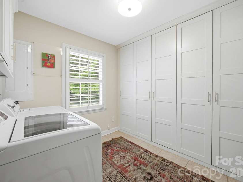 2535 Valencia Terrace, Charlotte, NC 28226.  MLS# CAR4378547, YatesRealty ID 23948. 