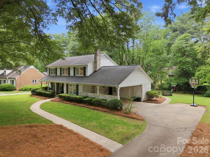2535 Valencia Terrace, Charlotte, NC 28226.  MLS# CAR4378547, YatesRealty ID 23948. 