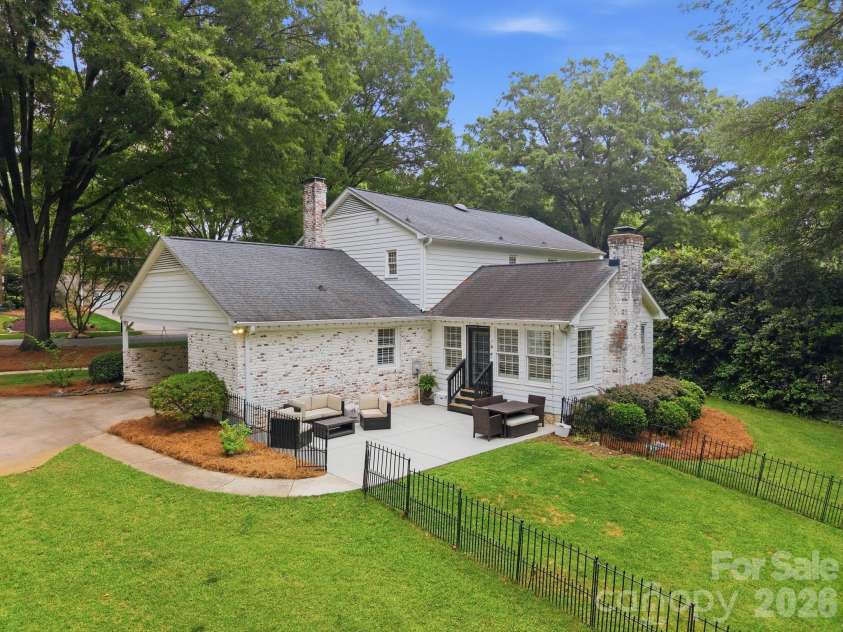 2535 Valencia Terrace, Charlotte, NC 28226.  MLS# CAR4378547, YatesRealty ID 23948. 