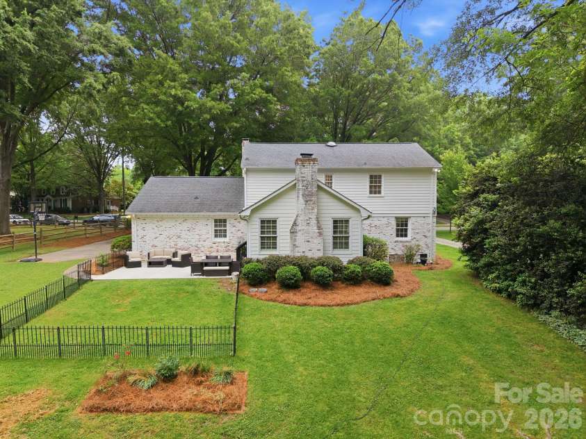 2535 Valencia Terrace, Charlotte, NC 28226.  MLS# CAR4378547, YatesRealty ID 23948. 