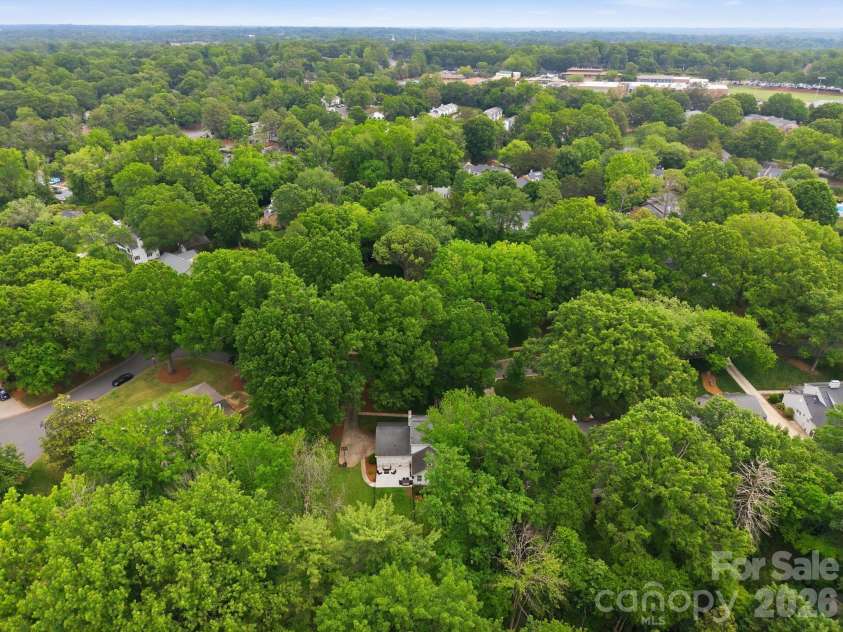 2535 Valencia Terrace, Charlotte, NC 28226.  MLS# CAR4378547, YatesRealty ID 23948. 