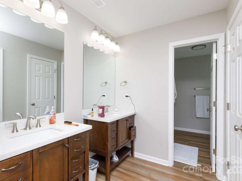 2949 Glenstone Drive, Rock Hill, SC 29730.  MLS# CAR4276328, YatesRealty ID 23948. 