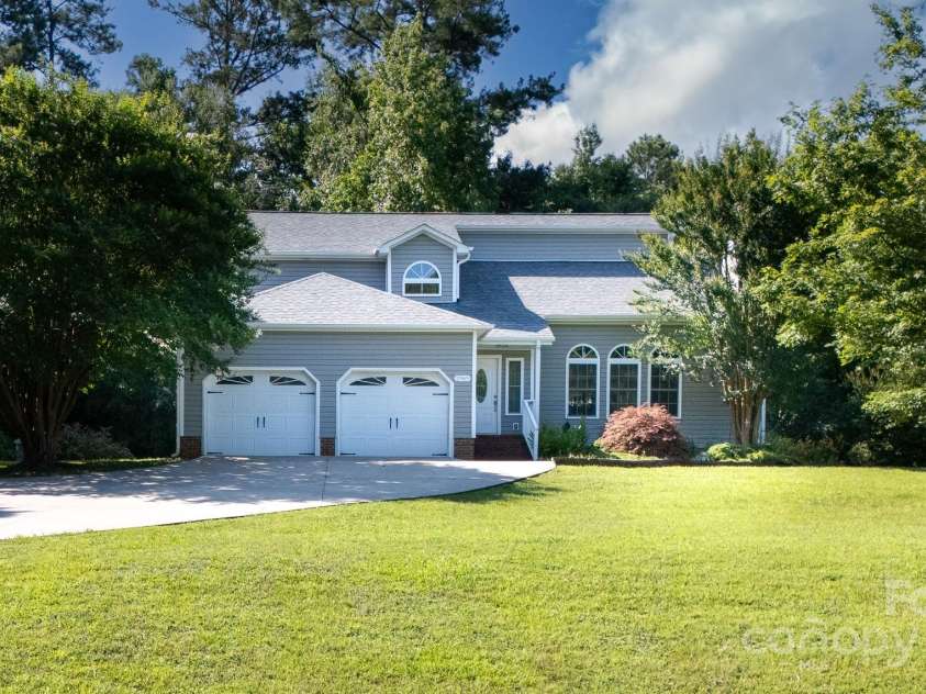 2949 Glenstone Drive, Rock Hill, SC 29730.  MLS# CAR4276328, YatesRealty ID 23948. 
