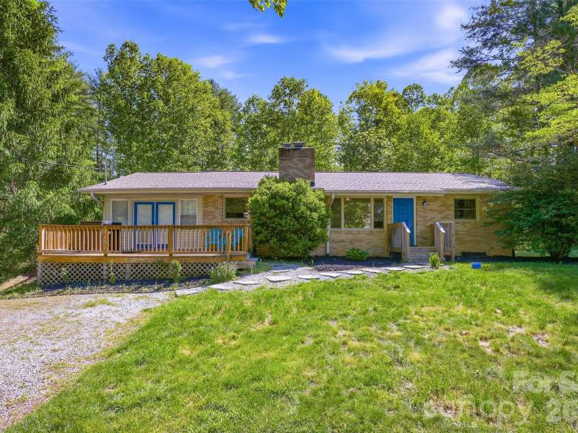 115 Field Sparrow Lane, Hendersonville, NC 28792.  MLS# CAR4373308, YatesRealty ID 23949. 