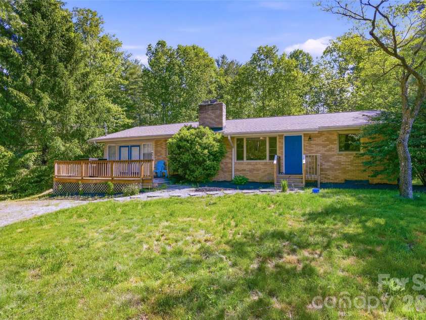115 Field Sparrow Lane, Hendersonville, NC 28792.  MLS# CAR4373308, YatesRealty ID 23949. 