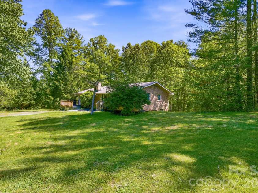 115 Field Sparrow Lane, Hendersonville, NC 28792.  MLS# CAR4373308, YatesRealty ID 23949. 