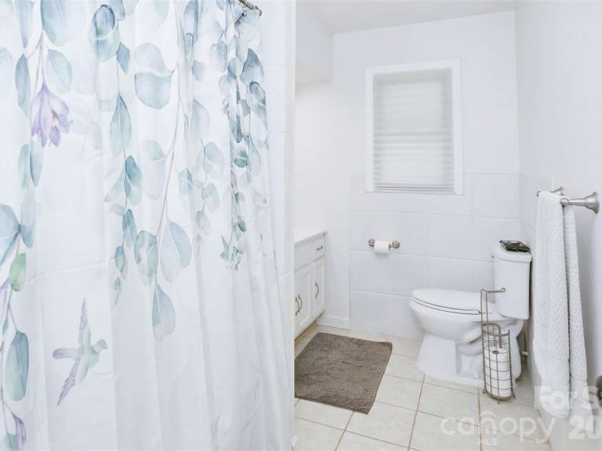 115 Field Sparrow Lane, Hendersonville, NC 28792.  MLS# CAR4373308, YatesRealty ID 23949. 