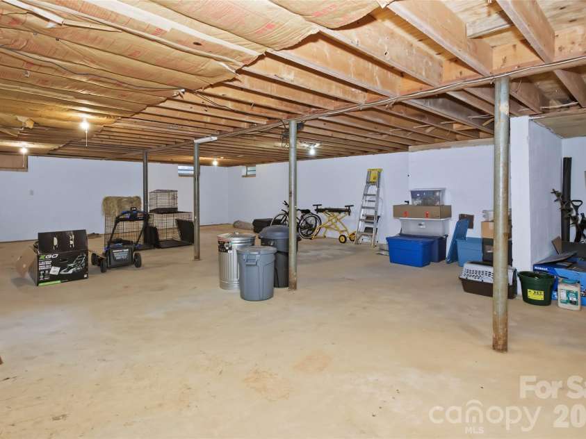 115 Field Sparrow Lane, Hendersonville, NC 28792.  MLS# CAR4373308, YatesRealty ID 23949. 