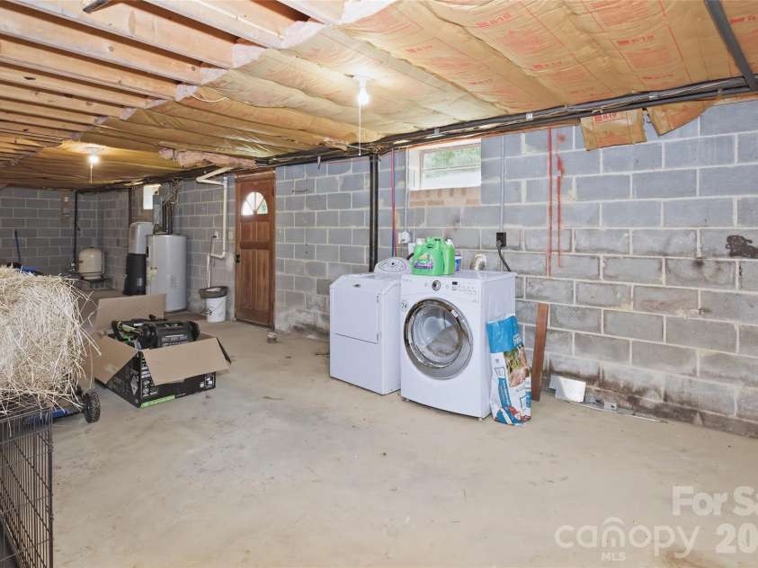 115 Field Sparrow Lane, Hendersonville, NC 28792.  MLS# CAR4373308, YatesRealty ID 23949. 