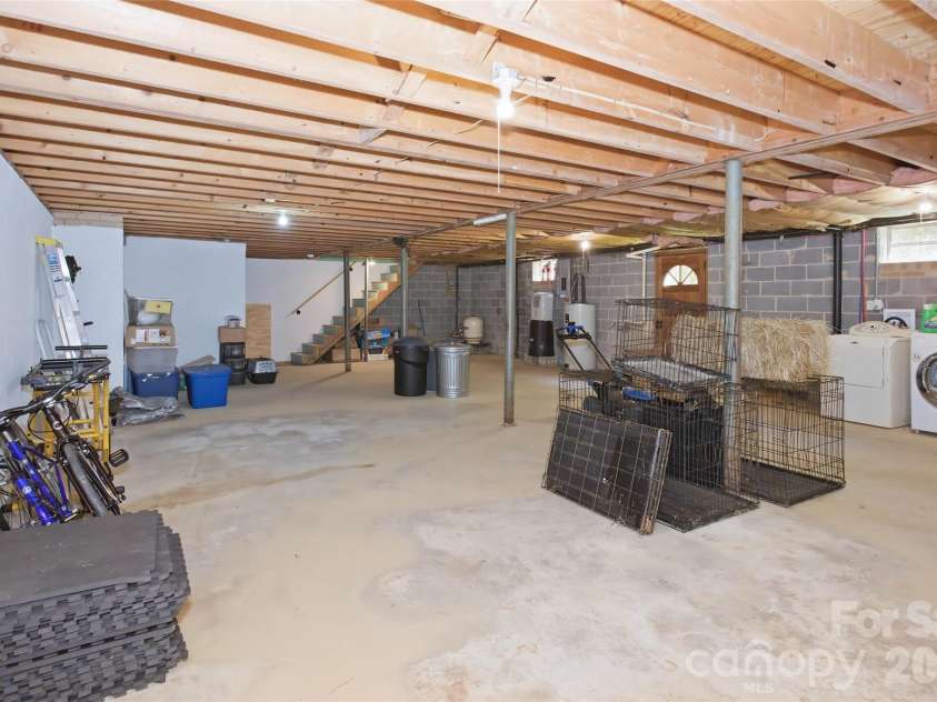 115 Field Sparrow Lane, Hendersonville, NC 28792.  MLS# CAR4373308, YatesRealty ID 23949. 