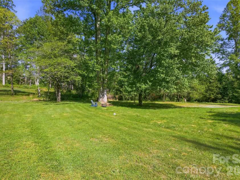 115 Field Sparrow Lane, Hendersonville, NC 28792.  MLS# CAR4373308, YatesRealty ID 23949. 