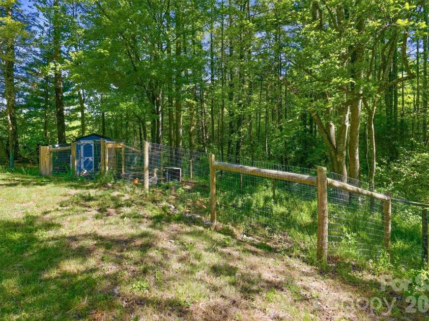 115 Field Sparrow Lane, Hendersonville, NC 28792.  MLS# CAR4373308, YatesRealty ID 23949. 